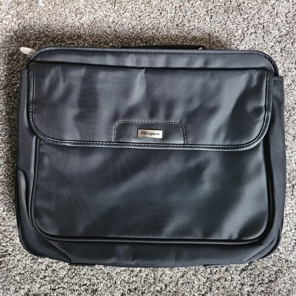 Targus Black Laptop/Electronics Case w.o. Strap - Fits up to 17.5" Laptop